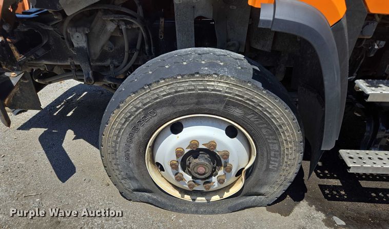 image for item DS4302 2019 Freightliner 114SD dump truck