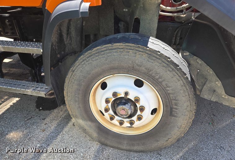 image for item DS4302 2019 Freightliner 114SD dump truck