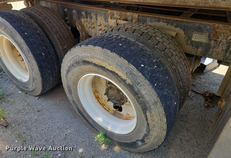 image for item DS4302 2019 Freightliner 114SD dump truck