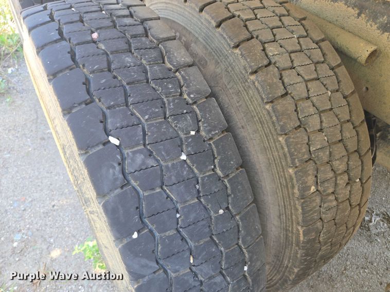 image for item DS4302 2019 Freightliner 114SD dump truck