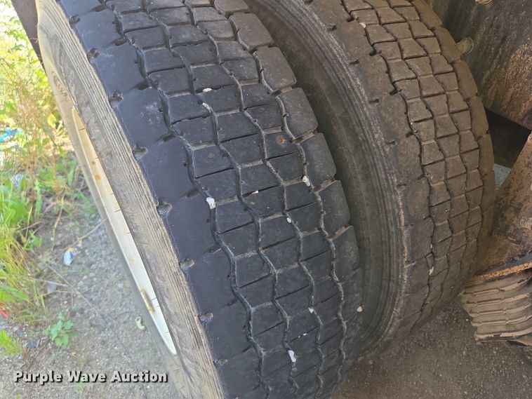 image for item DS4302 2019 Freightliner 114SD dump truck