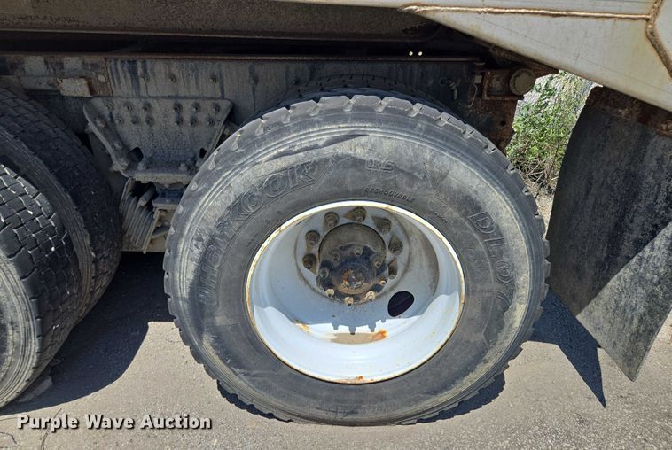 image for item DS4302 2019 Freightliner 114SD dump truck