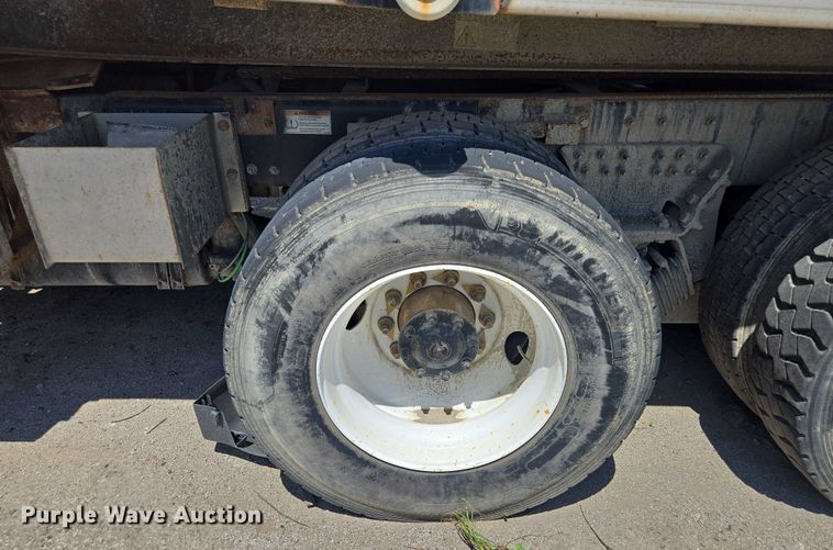 image for item DS4302 2019 Freightliner 114SD dump truck