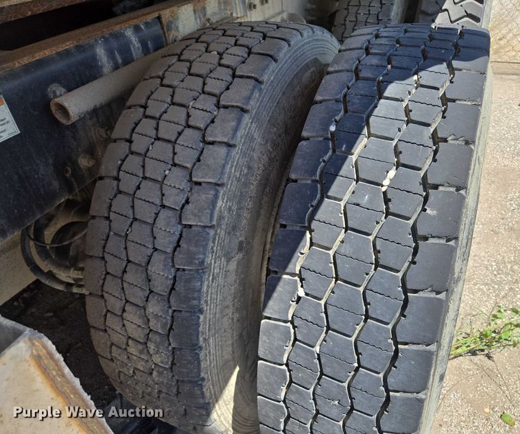 image for item DS4302 2019 Freightliner 114SD dump truck