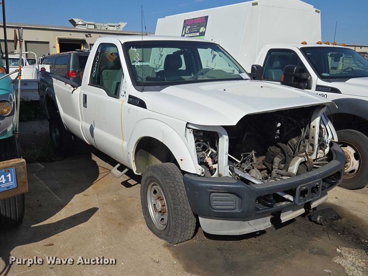 image for item DS4306 2011 Ford F350 Super Duty XL pickup truck