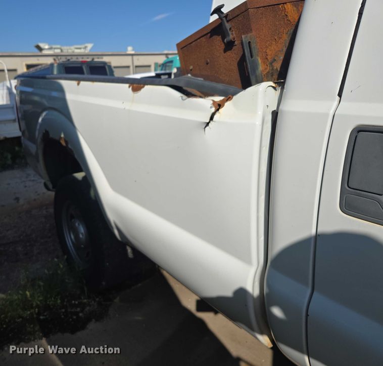 image for item DS4306 2011 Ford F350 Super Duty XL pickup truck