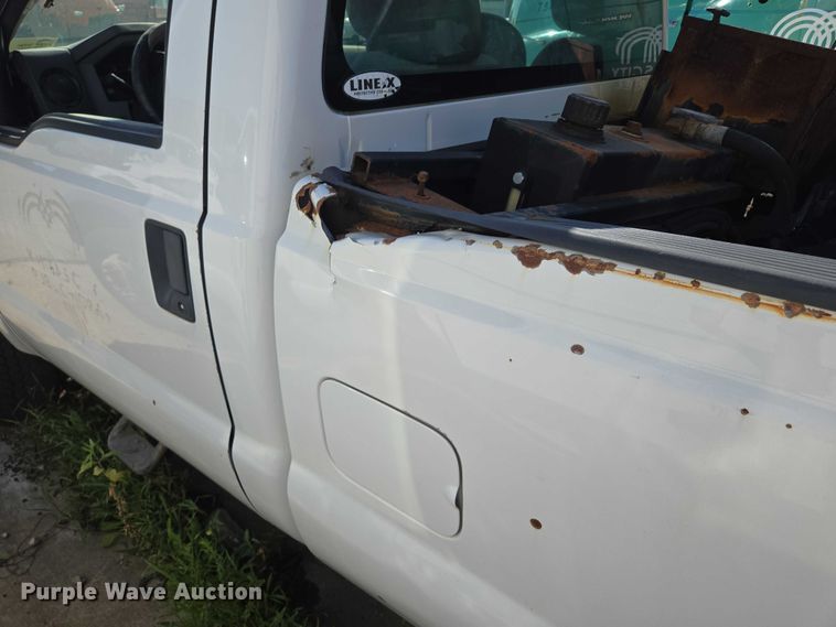 image for item DS4306 2011 Ford F350 Super Duty XL pickup truck