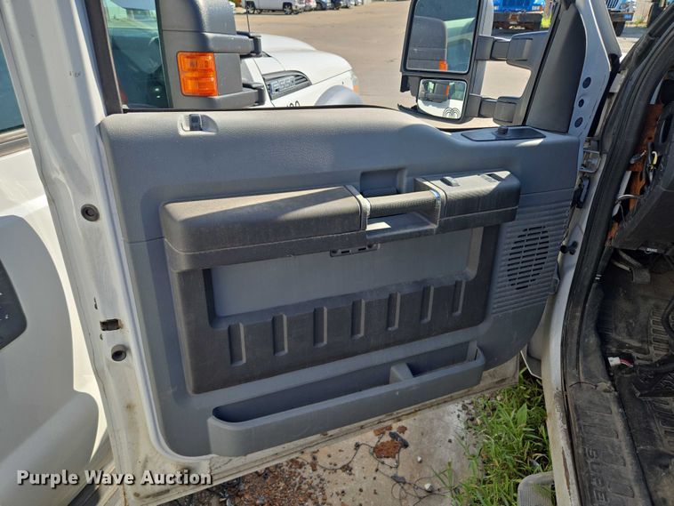 image for item DS4306 2011 Ford F350 Super Duty XL pickup truck