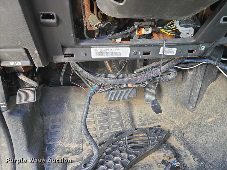 image for item DS4306 2011 Ford F350 Super Duty XL pickup truck