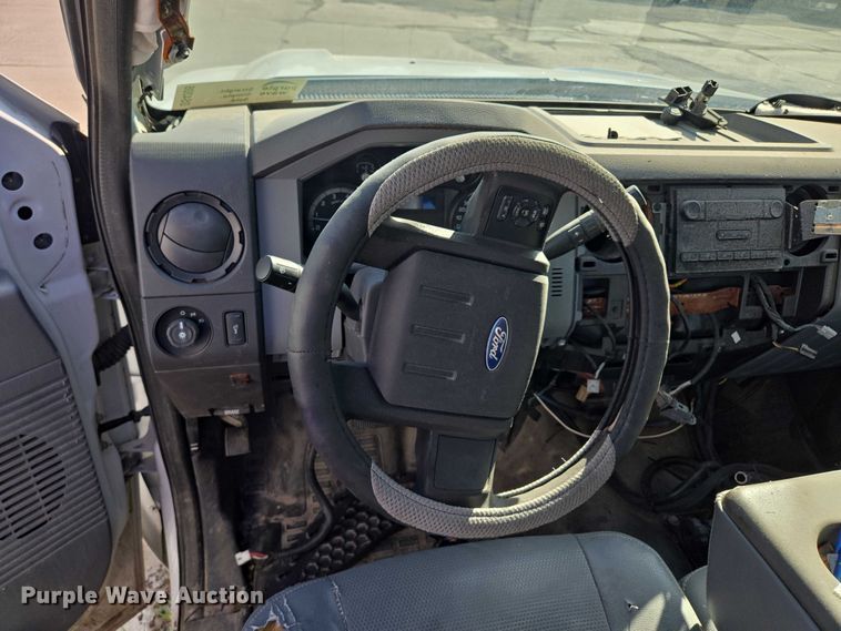 image for item DS4306 2011 Ford F350 Super Duty XL pickup truck