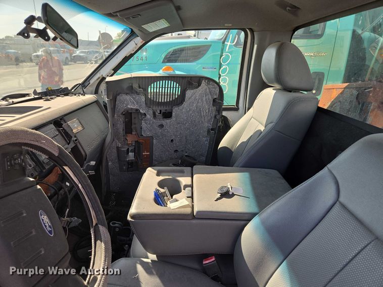 image for item DS4306 2011 Ford F350 Super Duty XL pickup truck