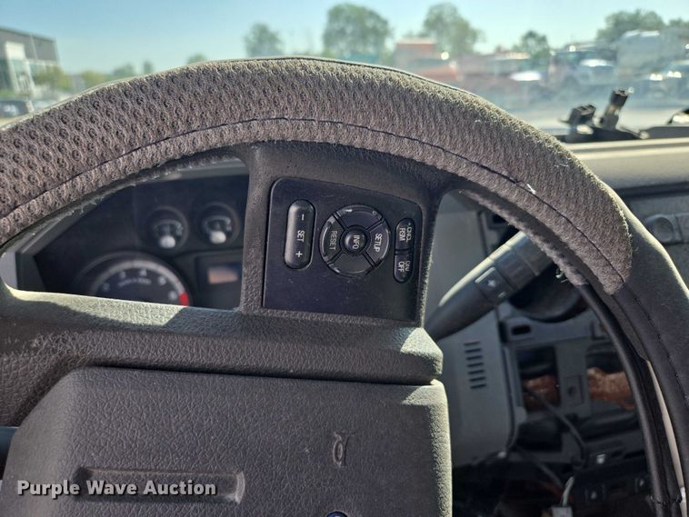image for item DS4306 2011 Ford F350 Super Duty XL pickup truck