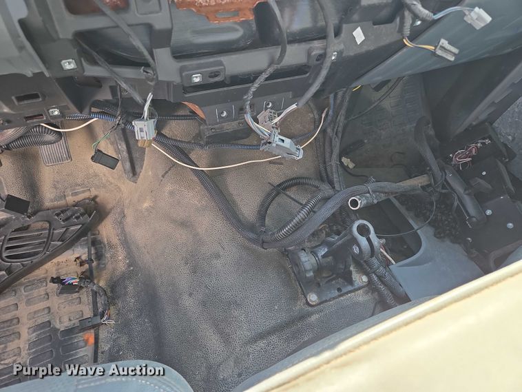 image for item DS4306 2011 Ford F350 Super Duty XL pickup truck