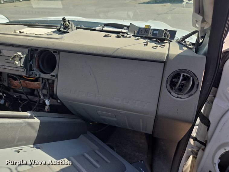 image for item DS4306 2011 Ford F350 Super Duty XL pickup truck