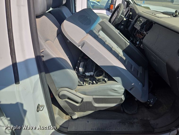 image for item DS4306 2011 Ford F350 Super Duty XL pickup truck