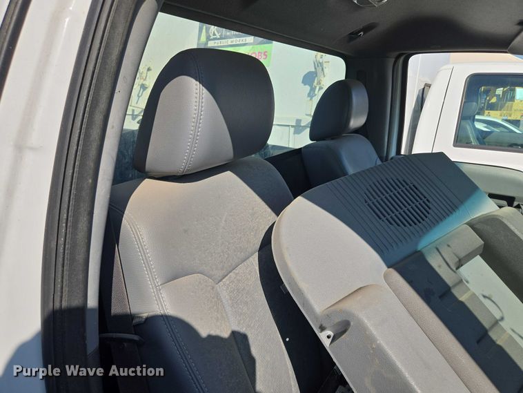 image for item DS4306 2011 Ford F350 Super Duty XL pickup truck