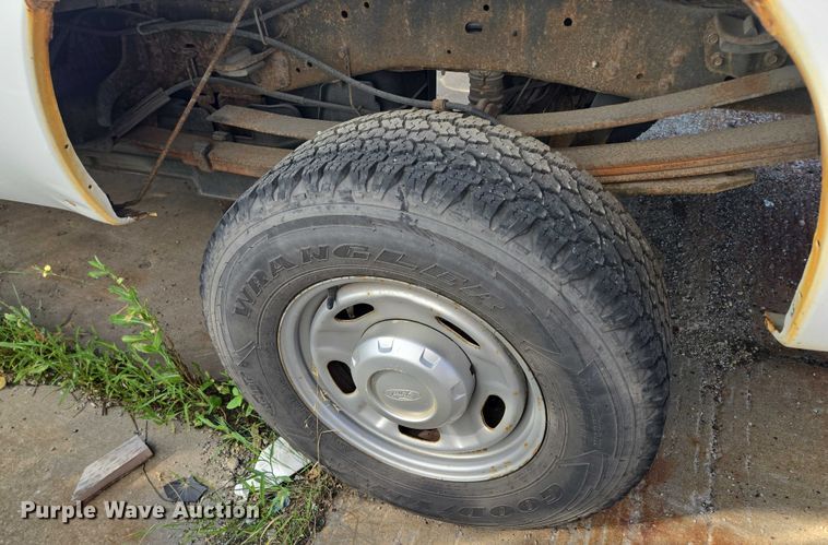 image for item DS4306 2011 Ford F350 Super Duty XL pickup truck