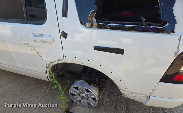 image for item DS4308 2008 Ford Explorer SUV