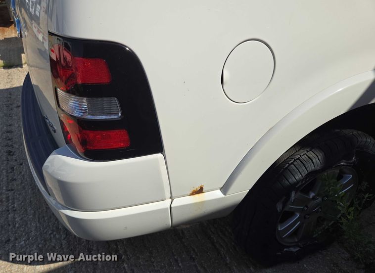 image for item DS4308 2008 Ford Explorer SUV