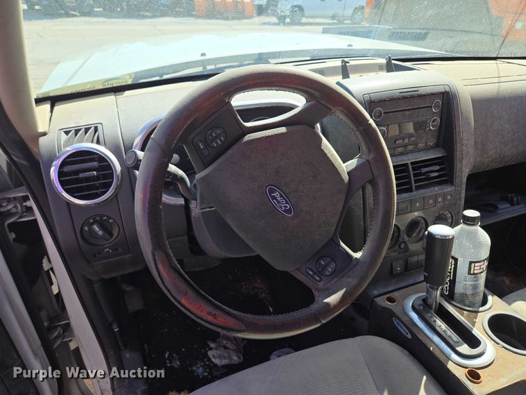 image for item DS4308 2008 Ford Explorer SUV