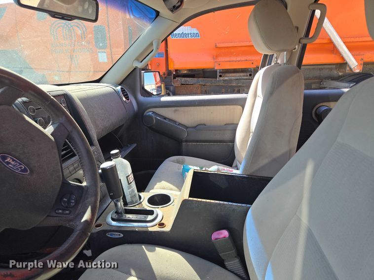 image for item DS4308 2008 Ford Explorer SUV