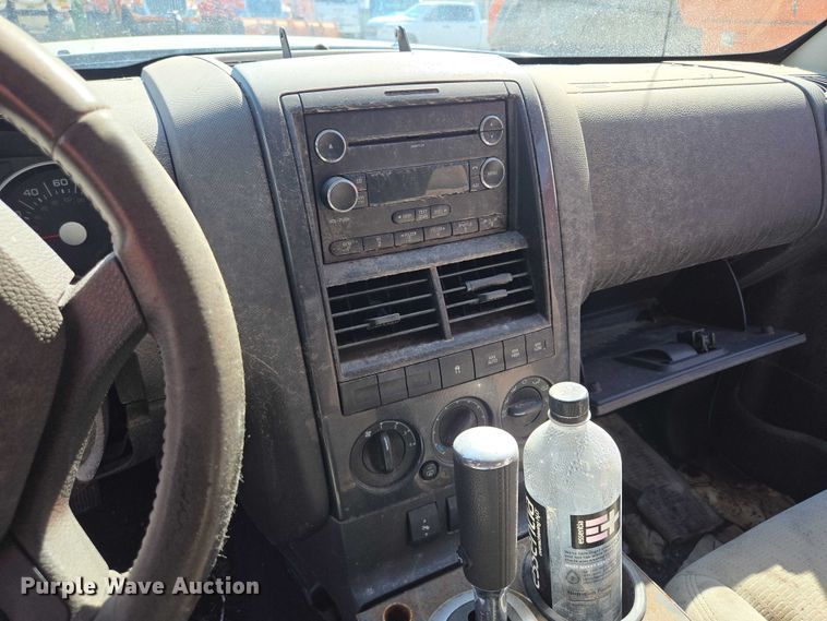 image for item DS4308 2008 Ford Explorer SUV