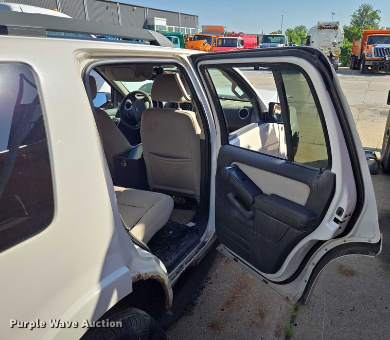image for item DS4308 2008 Ford Explorer SUV