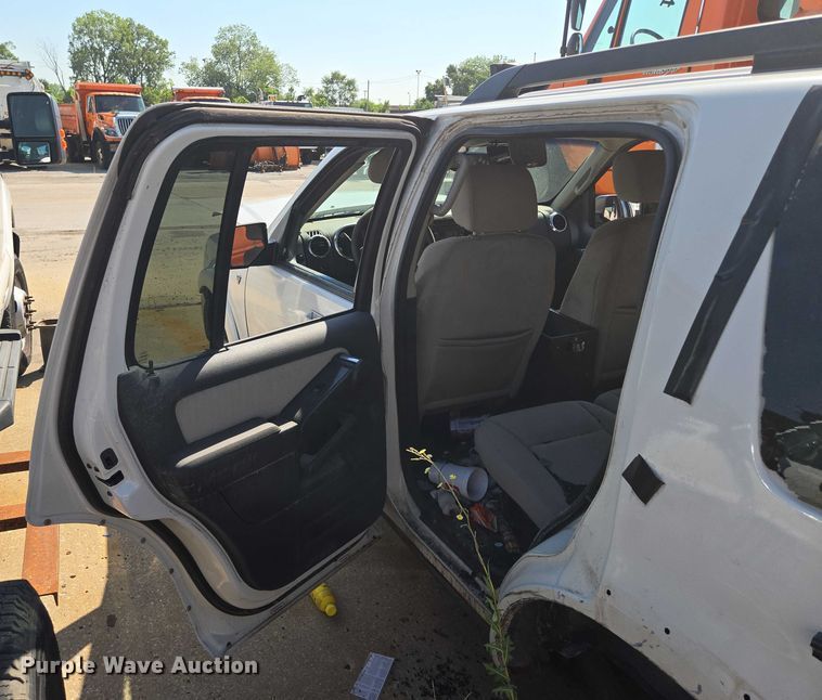 image for item DS4308 2008 Ford Explorer SUV