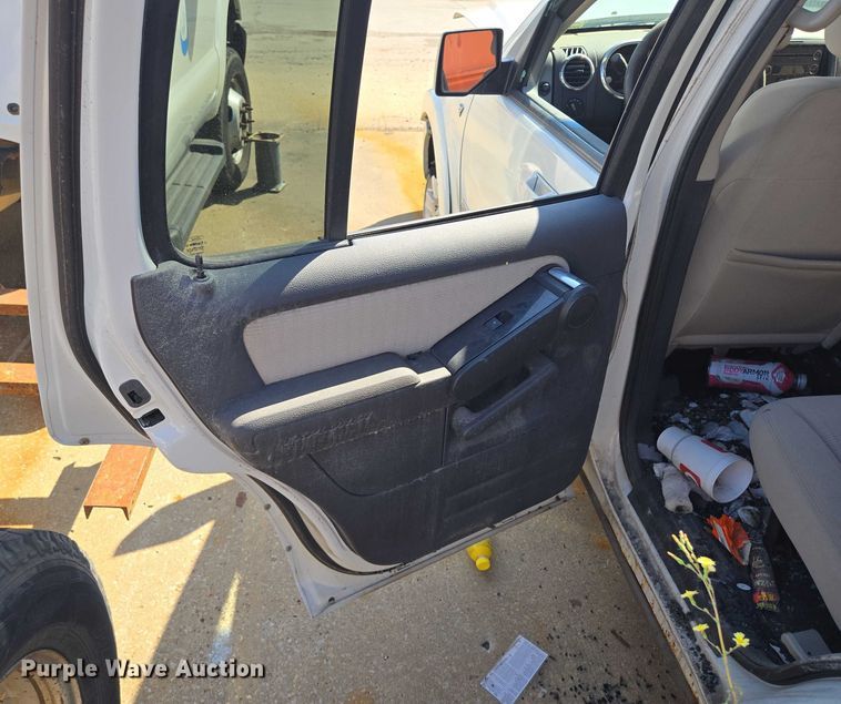 image for item DS4308 2008 Ford Explorer SUV