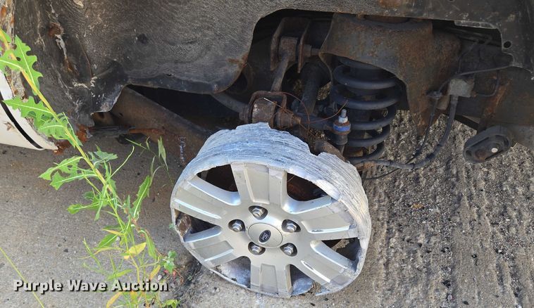 image for item DS4308 2008 Ford Explorer SUV