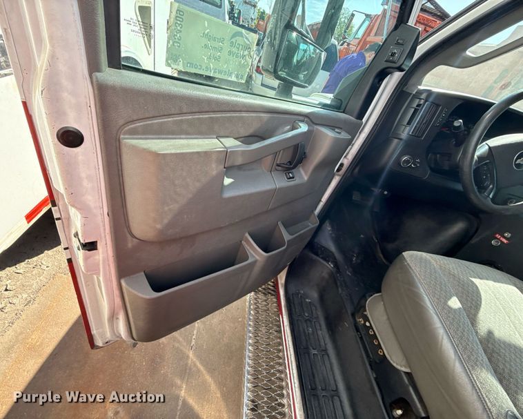 image for item DS4309 2016 Chevrolet Express 4500 ambulance