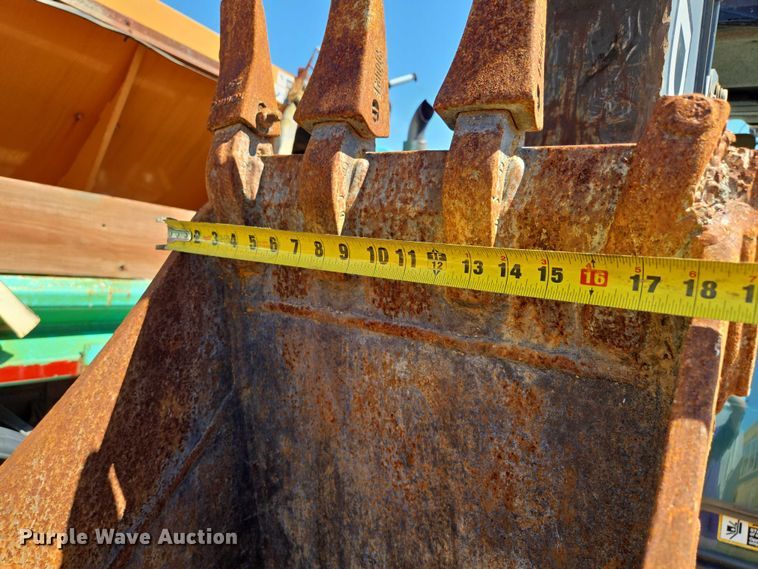 image for item DS4313 2013 John Deere 410K backhoe