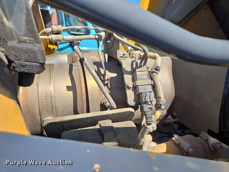 image for item DS4313 2013 John Deere 410K backhoe