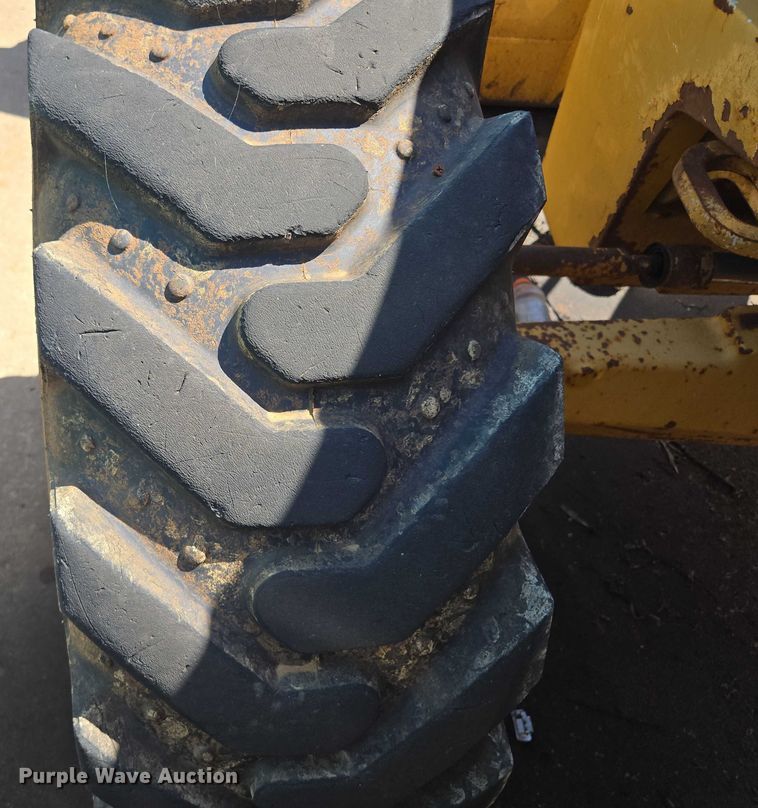 image for item DS4313 2013 John Deere 410K backhoe