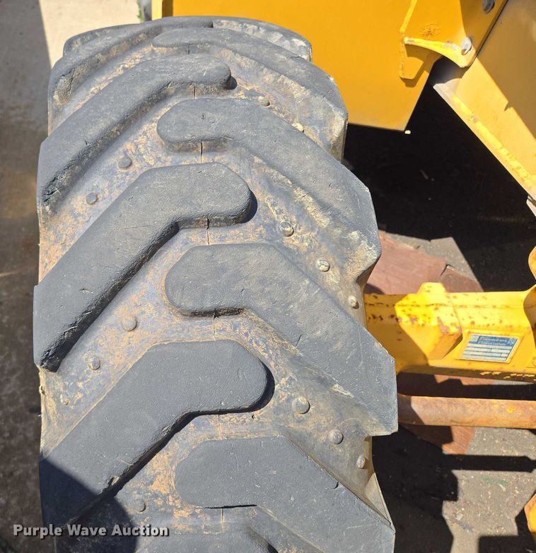 image for item DS4313 2013 John Deere 410K backhoe