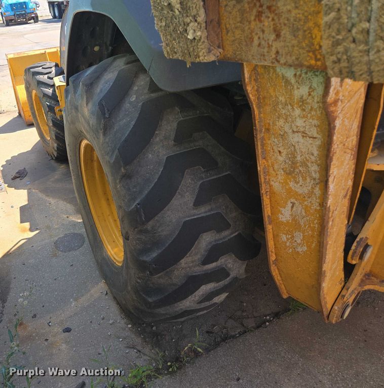 image for item DS4313 2013 John Deere 410K backhoe