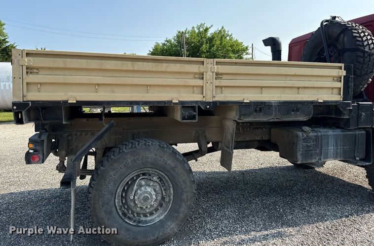 image for item DS4344 1997 Stewart and Stevenson Services INC M1078 flatbed truck