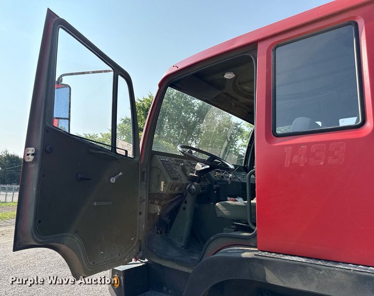 image for item DS4344 1997 Stewart and Stevenson Services INC M1078 flatbed truck