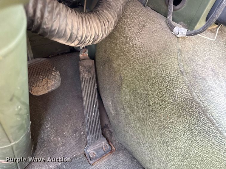 image for item DS4344 1997 Stewart and Stevenson Services INC M1078 flatbed truck