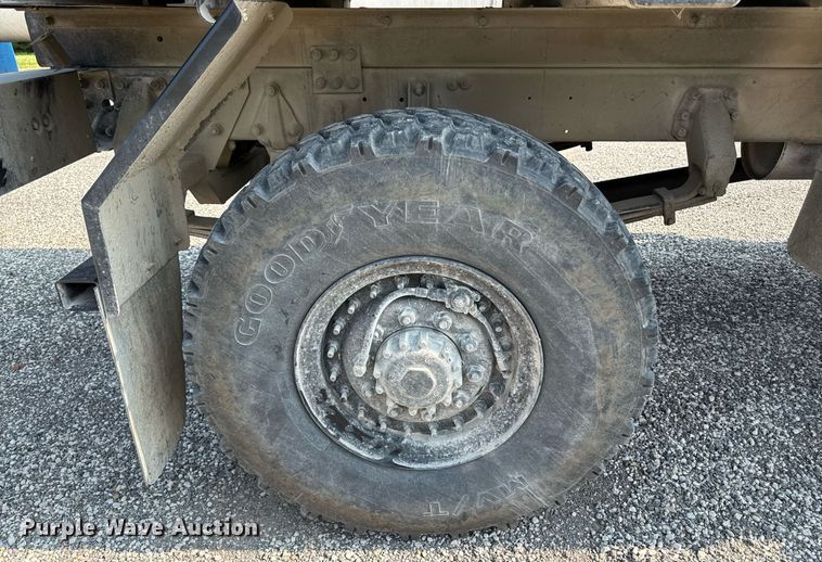 image for item DS4344 1997 Stewart and Stevenson Services INC M1078 flatbed truck