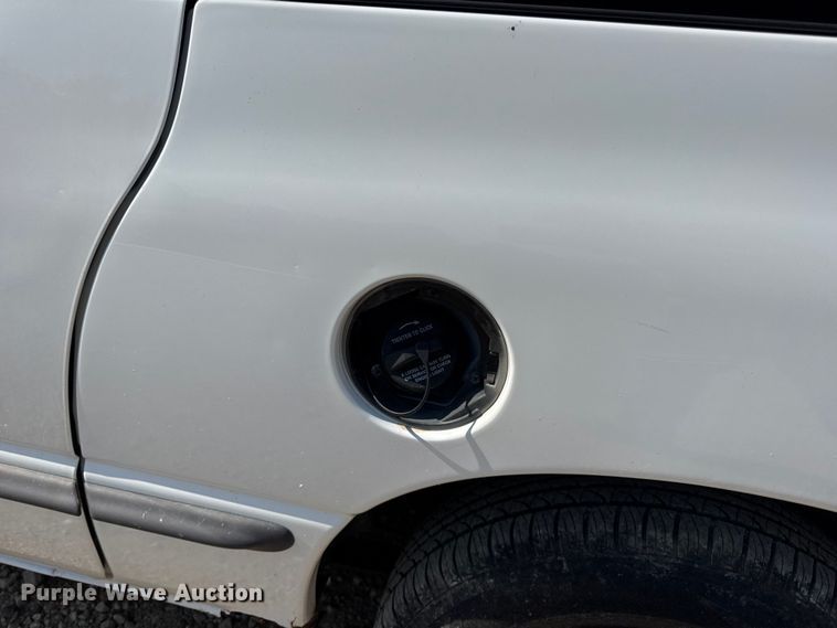 image for item DW3402 2000 Dodge Grand Caravan van