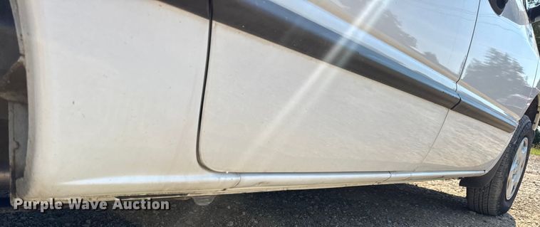 image for item DW3402 2000 Dodge Grand Caravan van