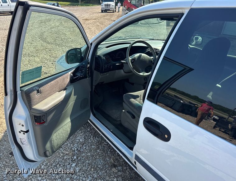 image for item DW3402 2000 Dodge Grand Caravan van
