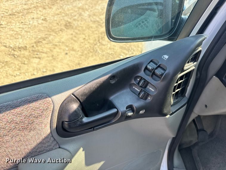 image for item DW3402 2000 Dodge Grand Caravan van