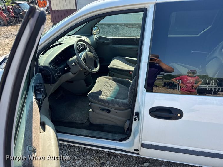 image for item DW3402 2000 Dodge Grand Caravan van