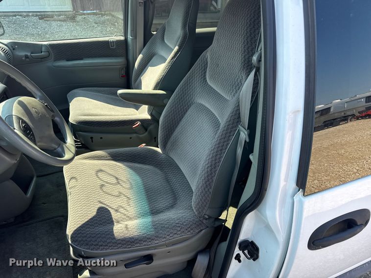 image for item DW3402 2000 Dodge Grand Caravan van