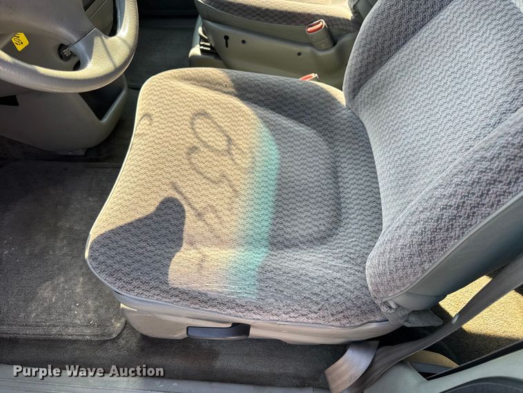 image for item DW3402 2000 Dodge Grand Caravan van