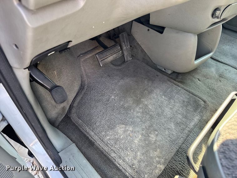 image for item DW3402 2000 Dodge Grand Caravan van