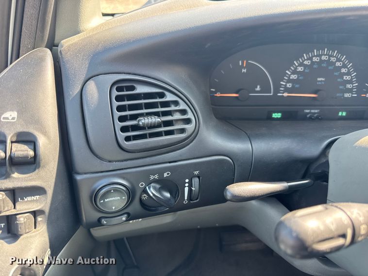 image for item DW3402 2000 Dodge Grand Caravan van