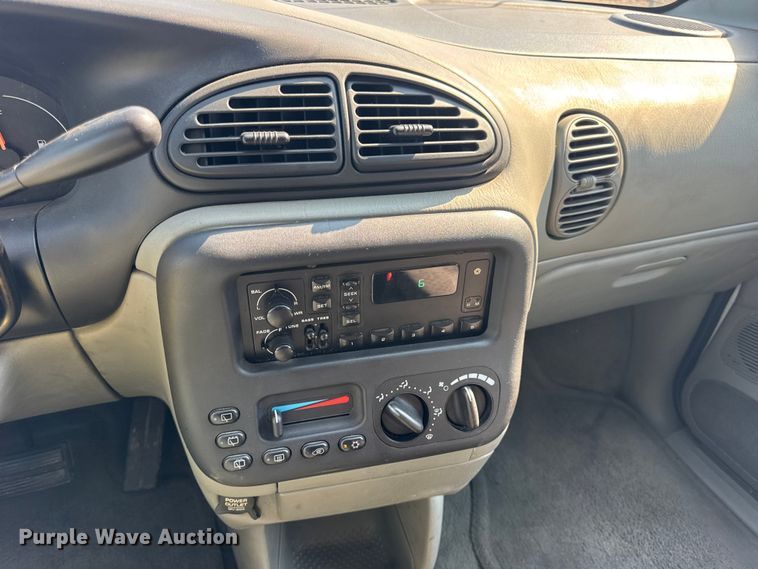 image for item DW3402 2000 Dodge Grand Caravan van